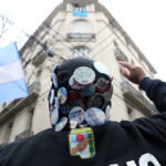 Se cumplieron 100 días de la detención domiciliaria de Cristina y una multitud se congregó en San José 1111.